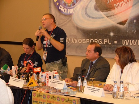 Jurek Owsiak na prezentacji na której mówił, że marki Łaciate i Milko, przystąpiła do programu Fundacji Wielkiej Orkiestry Świątecznej Pomocy „Policz się z cukrzycą”.